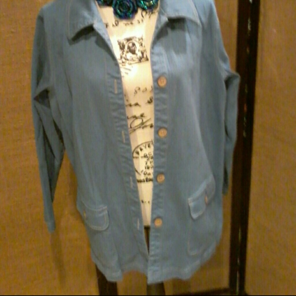 *FREE WITH $20 PURCHASE* EUC Plus Denim & Co